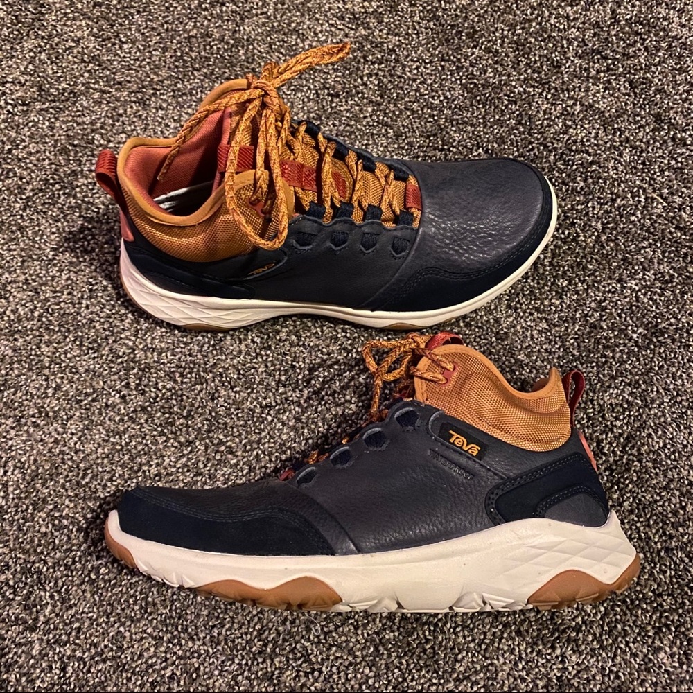 TEVA Arrowood Venture Mid Sneaker Boots